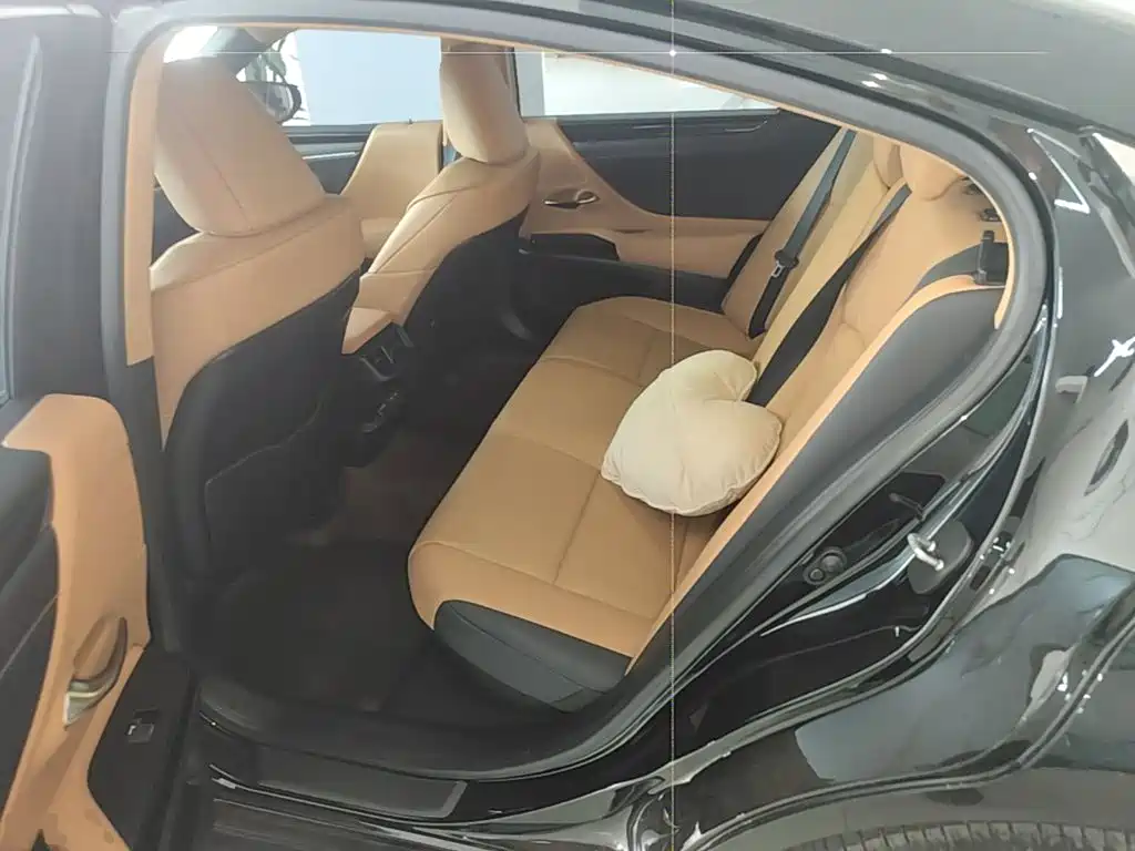 Lexus ES 2023 — фото 17