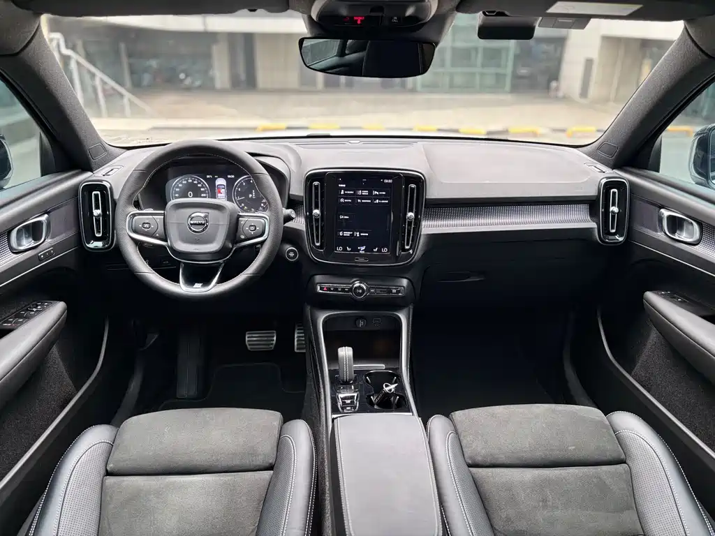 Volvo XC40 2019 — фото 10