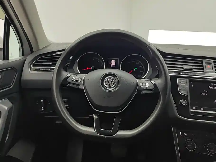 Volkswagen Tiguan L 2017 — фото 15