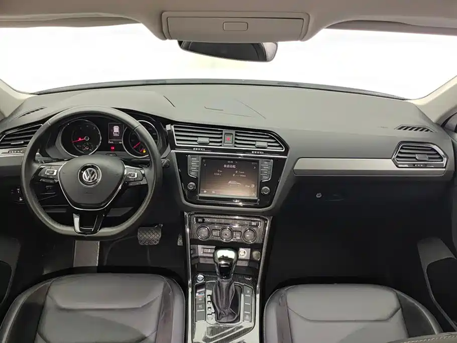 Volkswagen Tiguan L 2017 — фото 12
