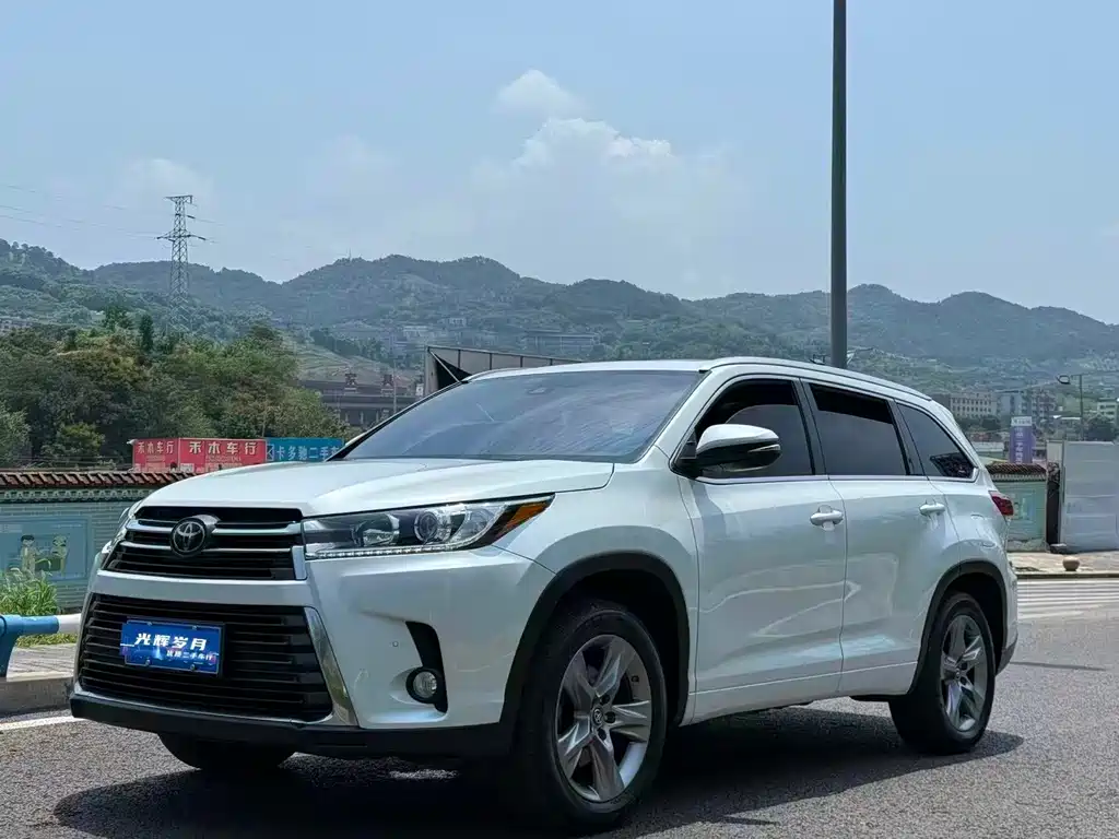 Toyota Highlander 2020 — фото 1