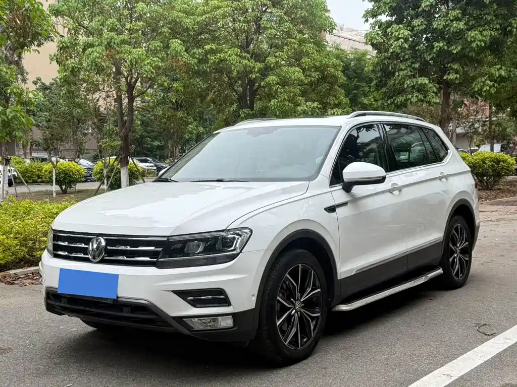 Volkswagen Tiguan L 2020 — фото 1