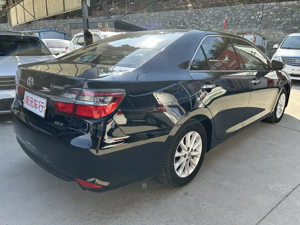Toyota Camry 2015 — фото 7