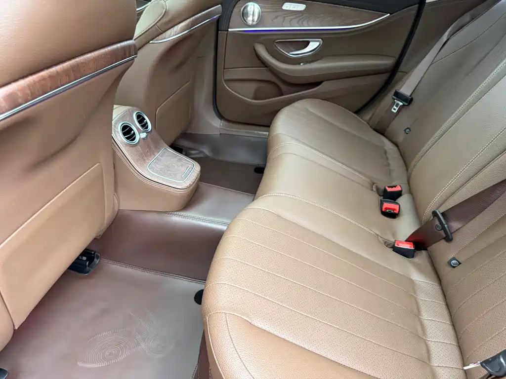 Mercedes-Benz E-Class 2022 — фото 33