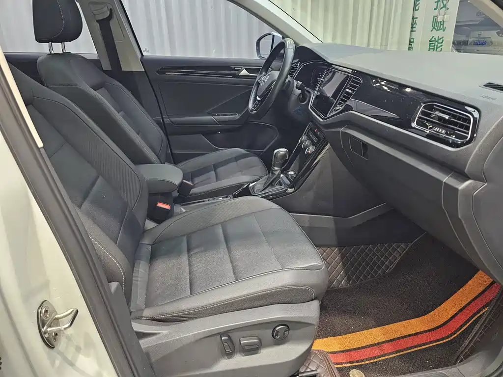 Volkswagen T-Roc 2023 — фото 24