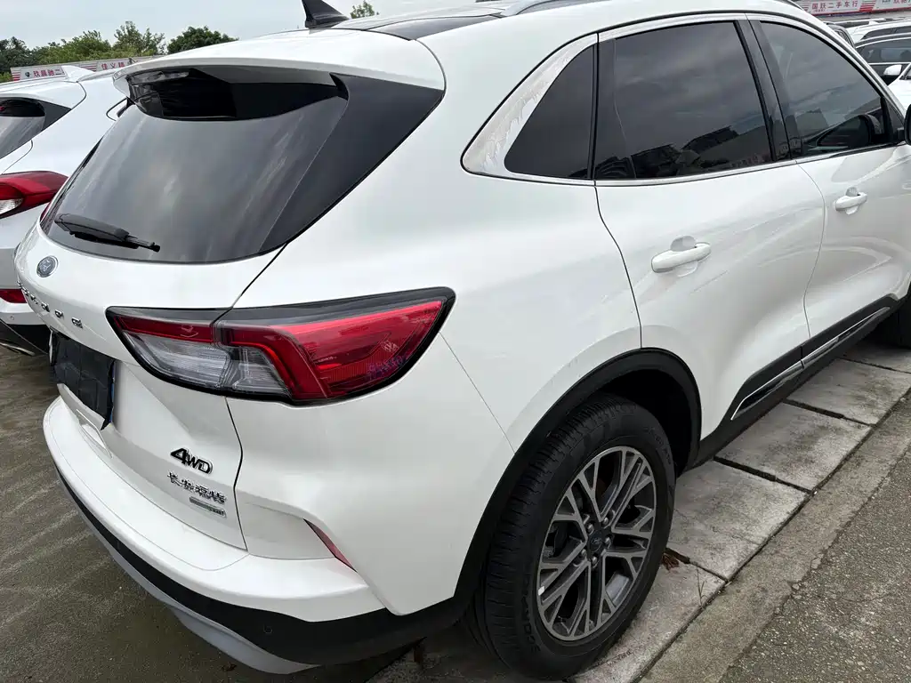Ford Escape 2020 — фото 20
