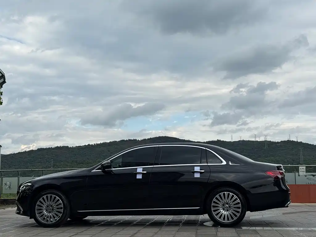 Mercedes-Benz E-Class 2022 — фото 10