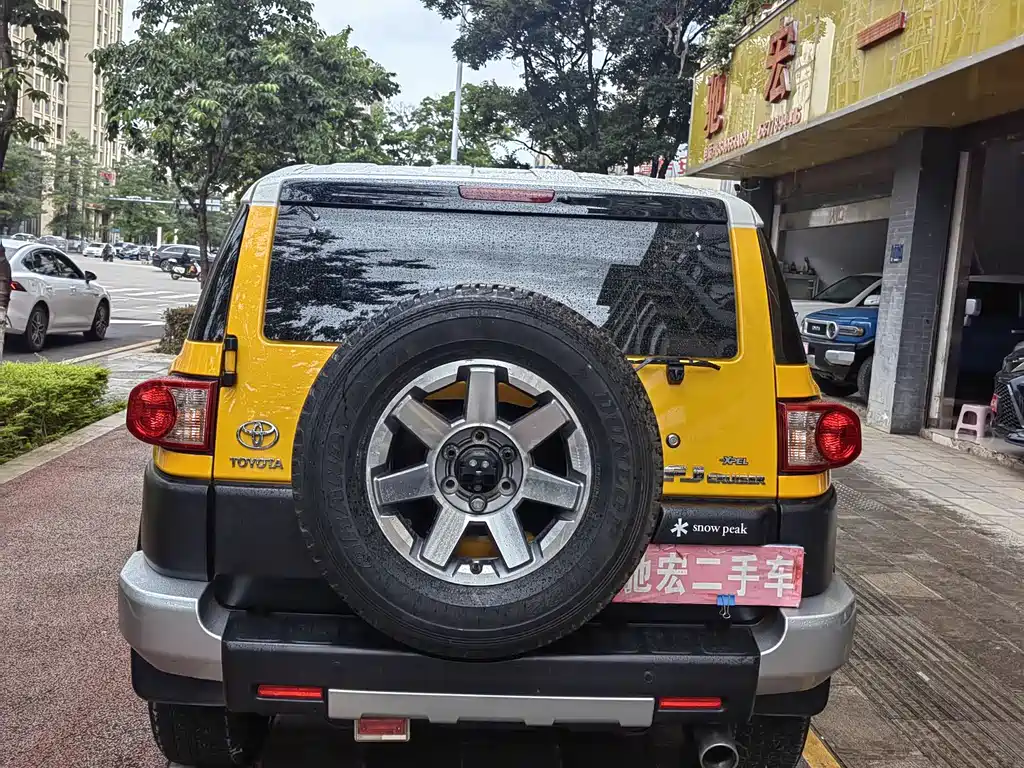 Toyota FJ Cruiser 2019 — фото 2