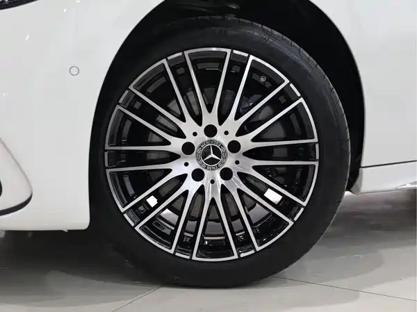 Mercedes-Benz C-Class 2024