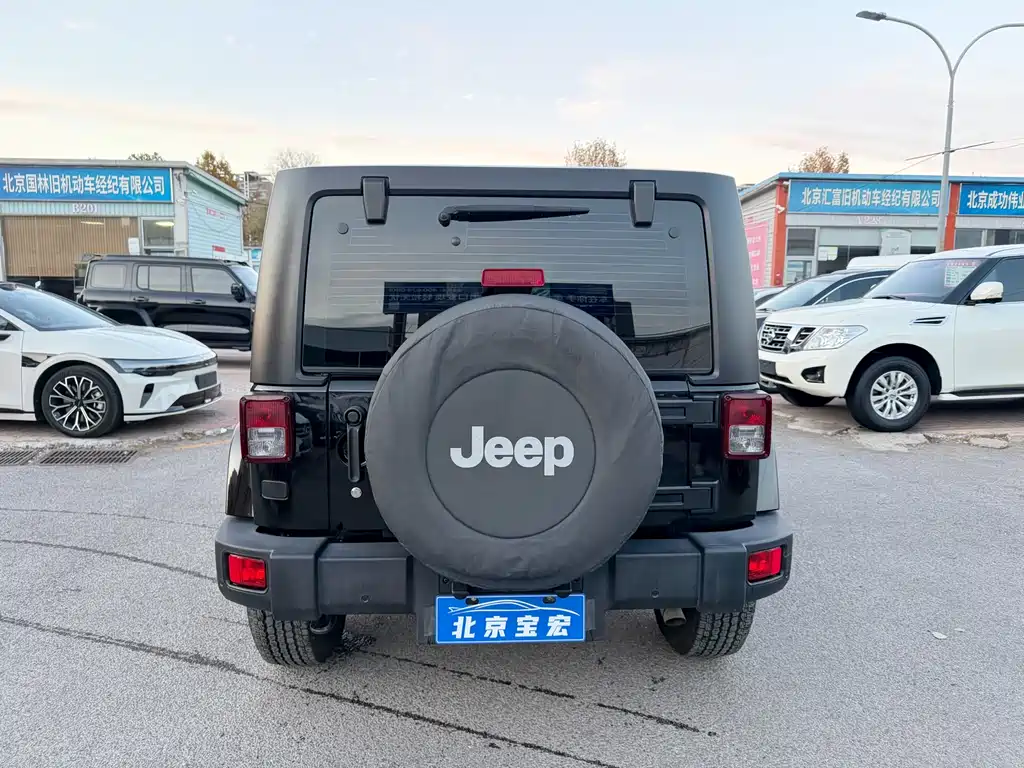 Jeep Wrangler 2016 — фото 14