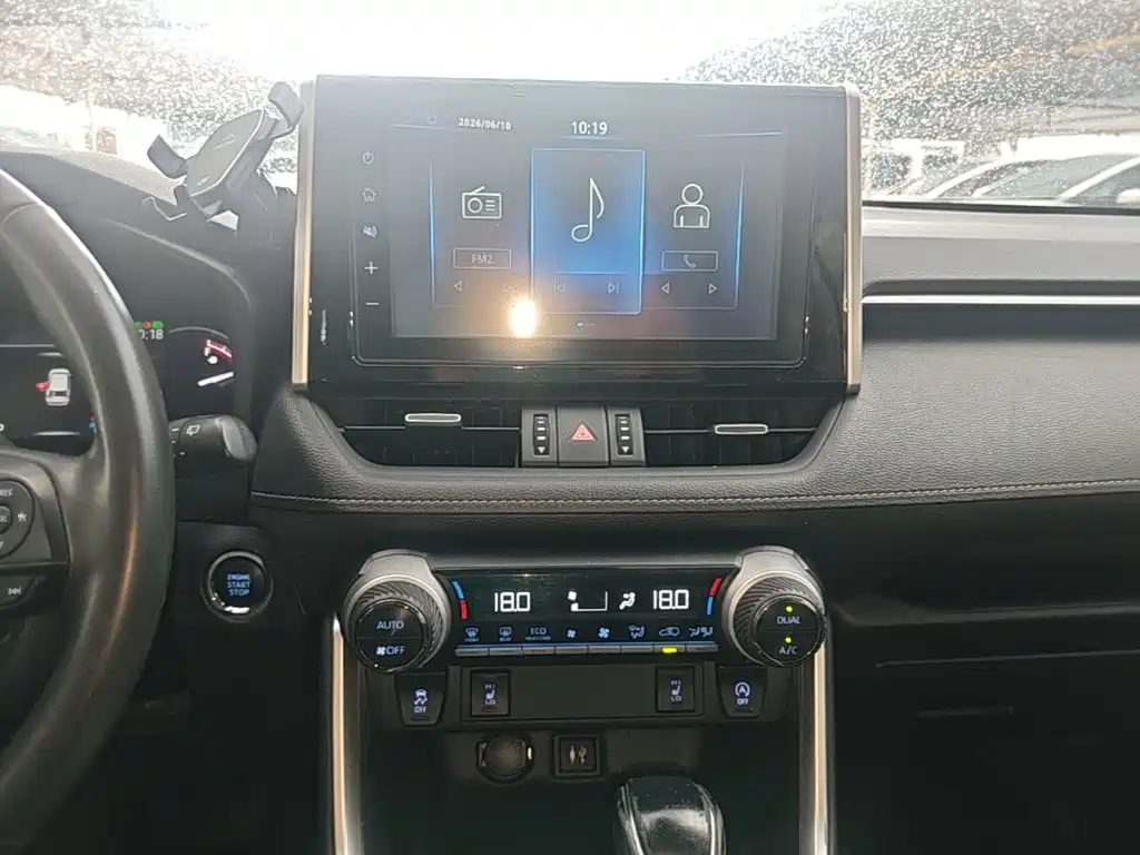 Toyota RAV4 2020 — фото 13