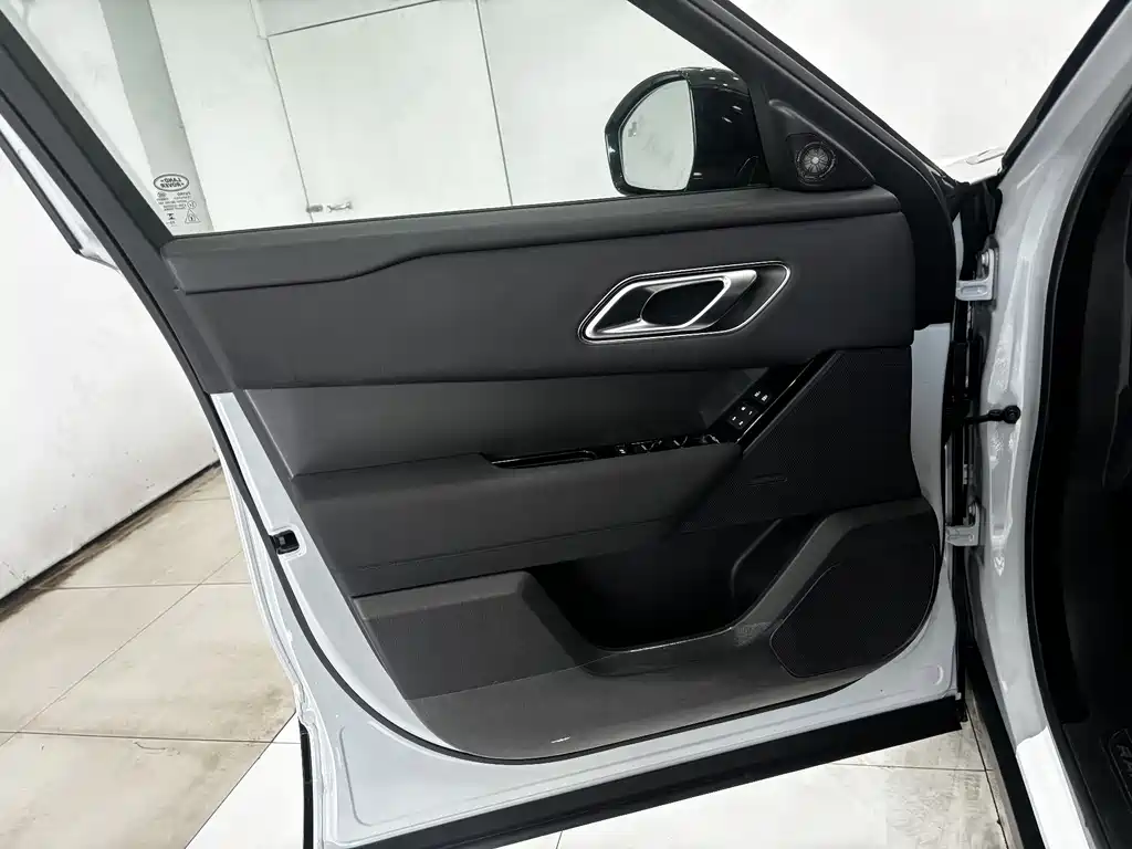 Land Rover Velar 2024 — фото 10