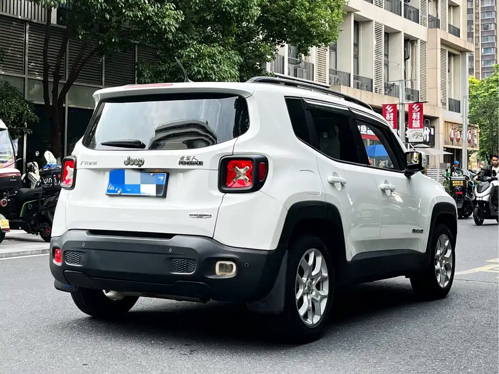 Jeep Renegade 2017 — фото 6