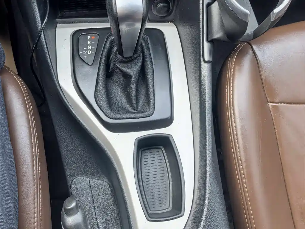 BMW X1 2014 — фото 18