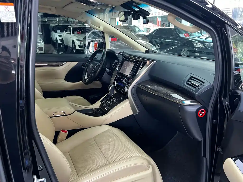 Toyota Alphard 2018 — фото 26