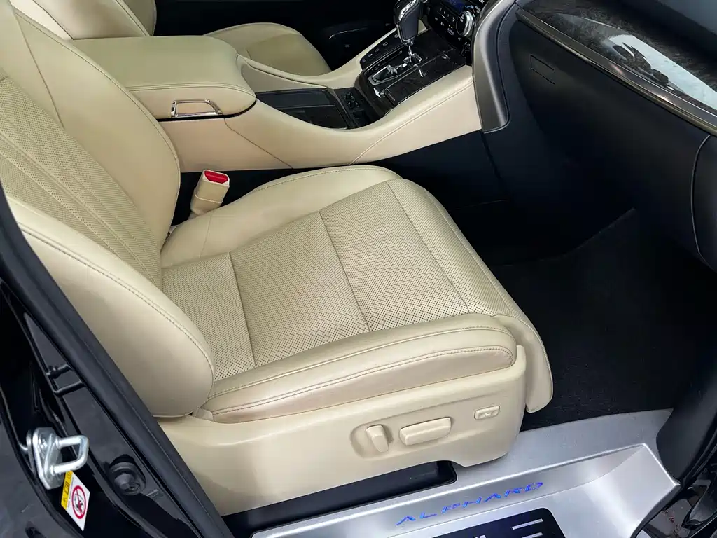 Toyota Alphard 2018 — фото 24
