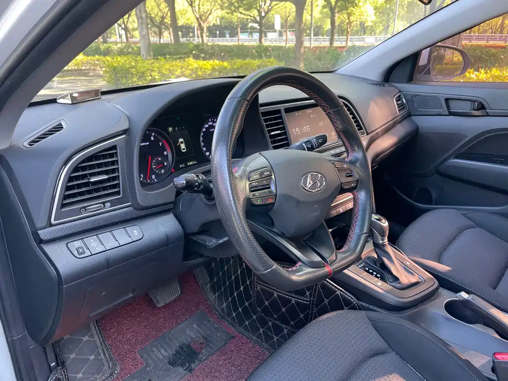Hyundai Elantra 2019 — фото 12