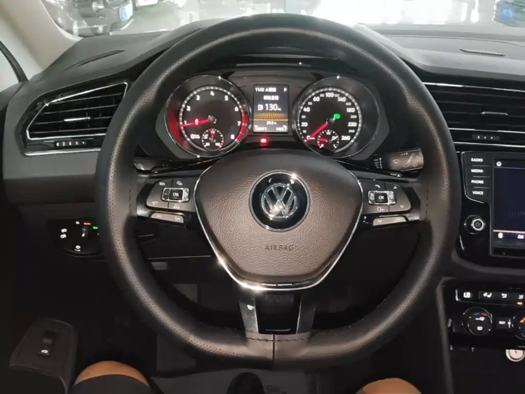 Volkswagen Tiguan L 2018 — фото 11