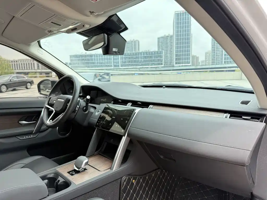 Land Rover Discovery Sport 2024 — фото 15