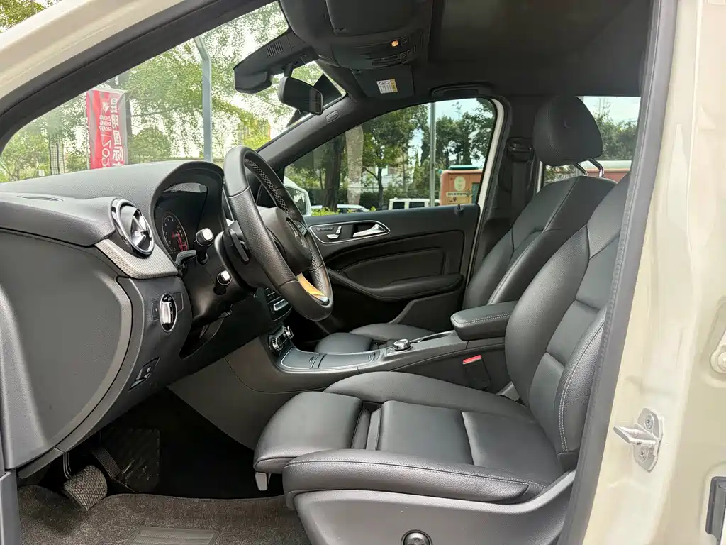 Mercedes-Benz B-Class 2017 — фото 17