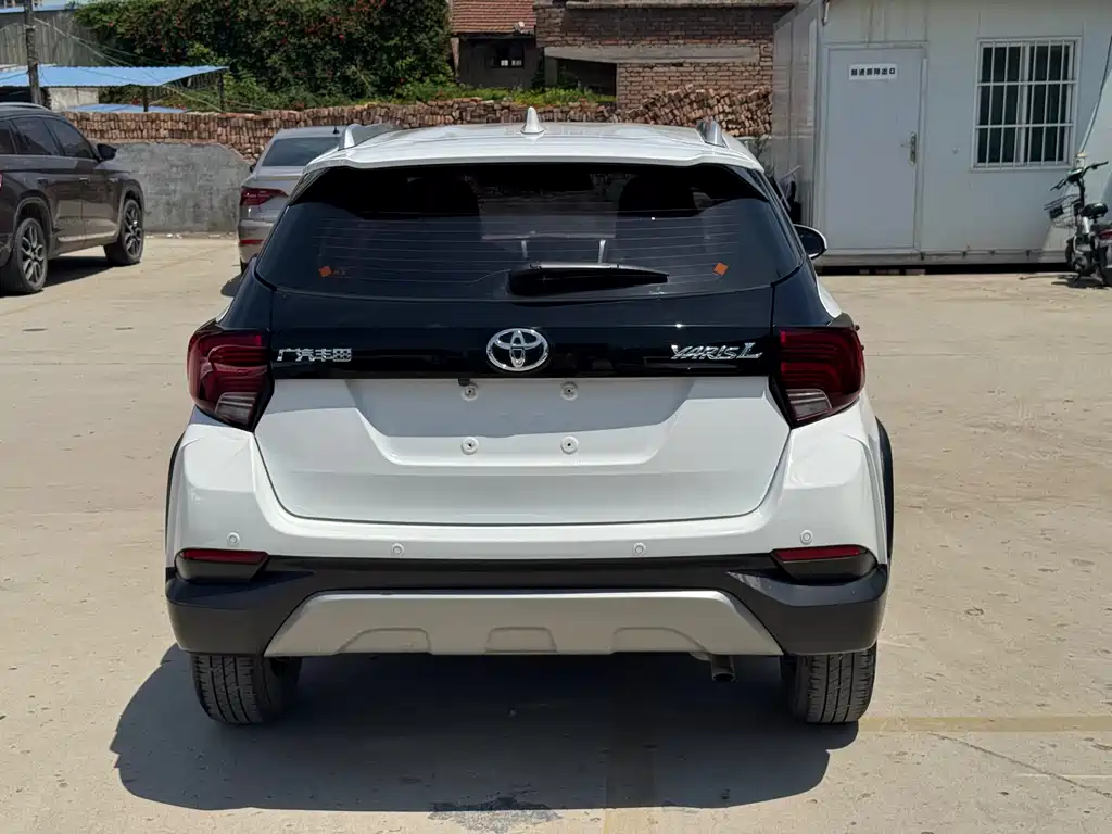 Toyota Yaris L 2022 — фото 9
