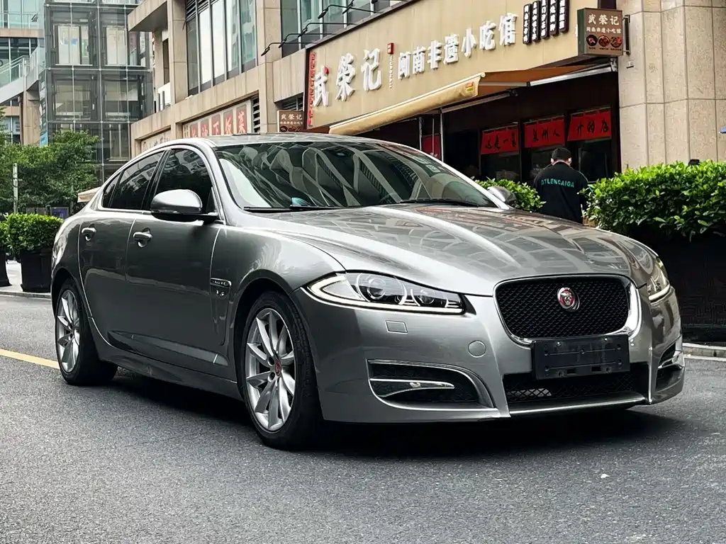 Jaguar XF 2014 — фото 3