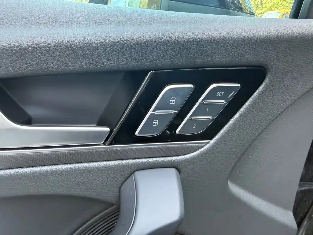 Audi Q5L 2025 — фото 12