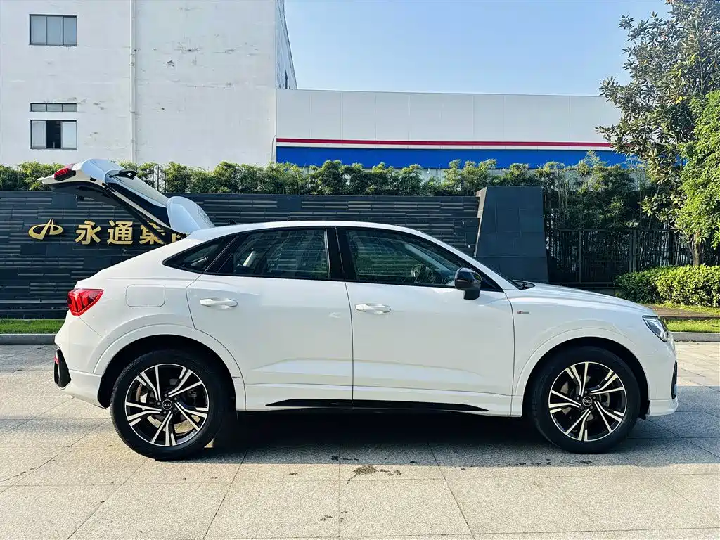 Audi Q3 Sportback 2023 — фото 18