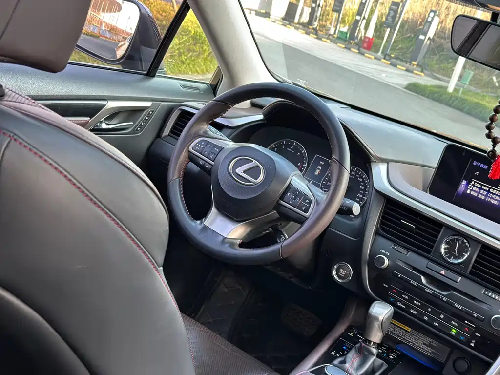 Lexus RX 2018 — фото 11