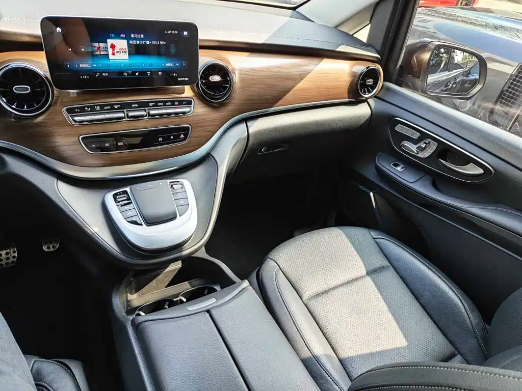 Mercedes-Benz V-Class 2022 — фото 12