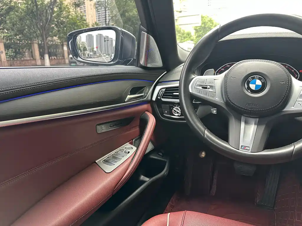 BMW 5 Series 2023 — фото 30
