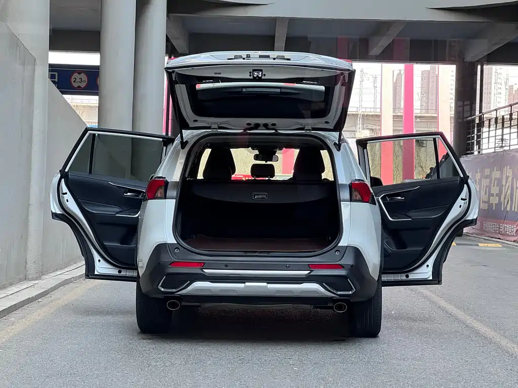 Toyota RAV4 2024 — фото 14