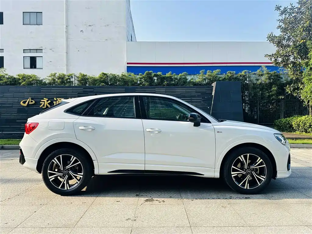 Audi Q3 Sportback 2023 — фото 14