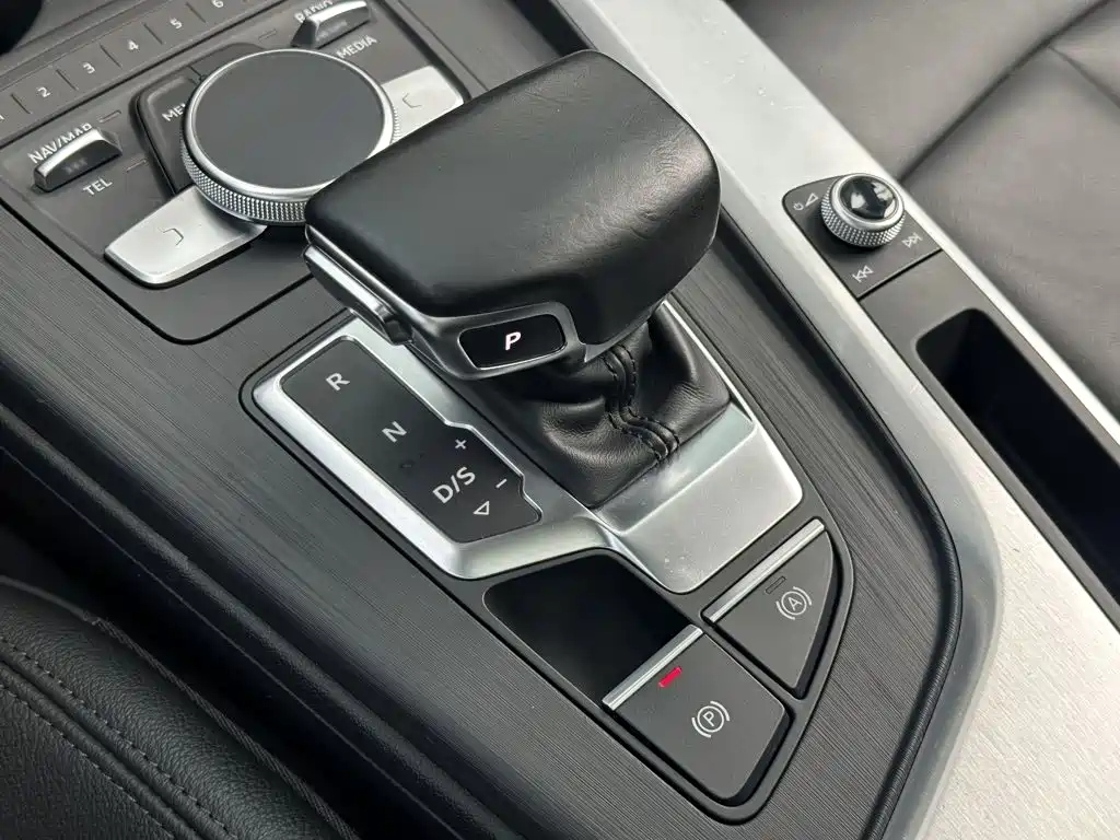 Audi A4L 2019 — фото 13