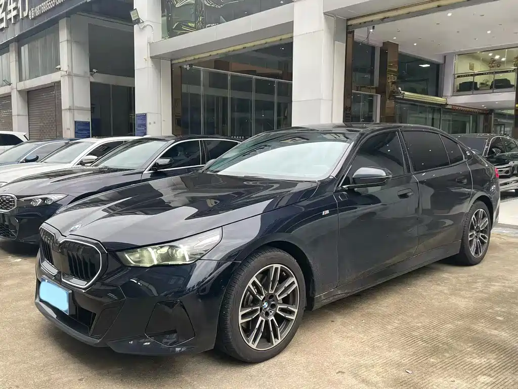 BMW 5 Series 2025