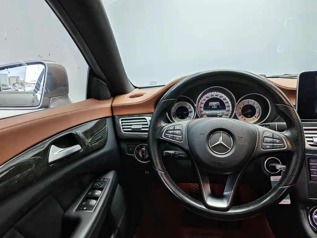 Mercedes-Benz CLS 2015 — фото 9