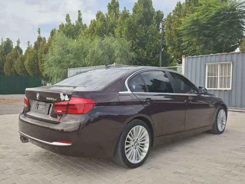 BMW 3 Series 2018 — фото 8