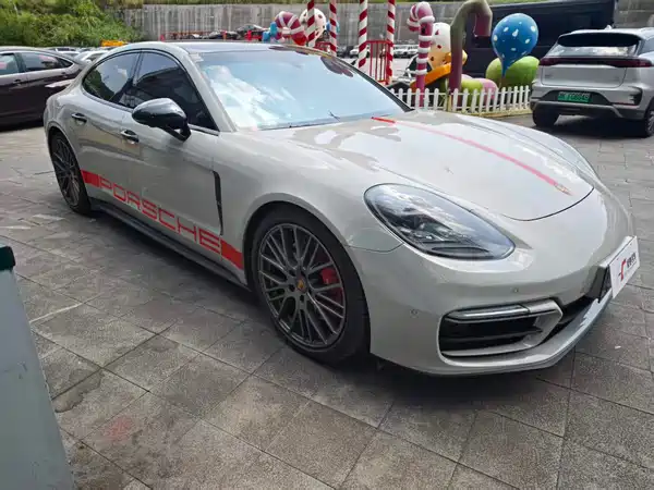 Porsche Panamera 2023