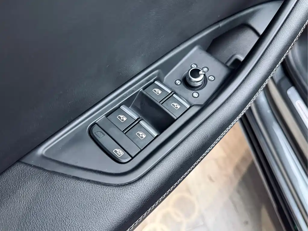 Audi A4L 2023 — фото 11