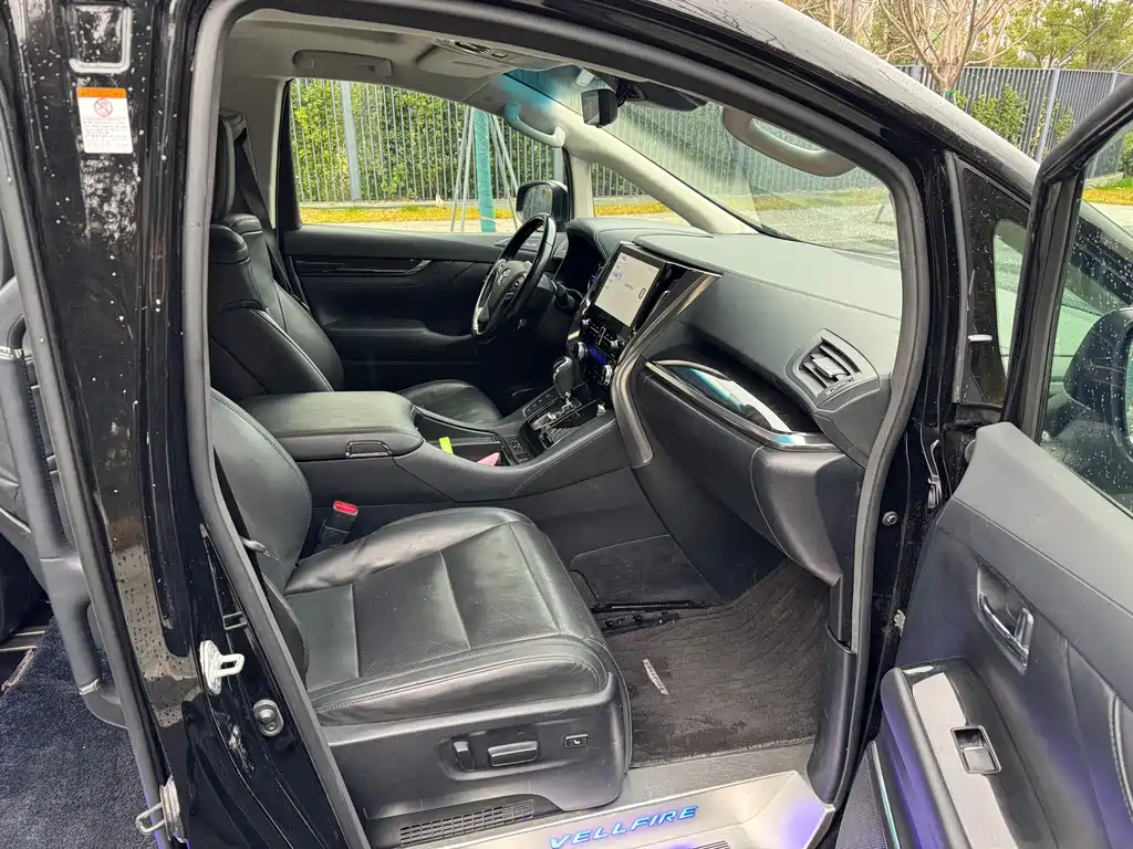 Toyota Vellfire 2021 — фото 12