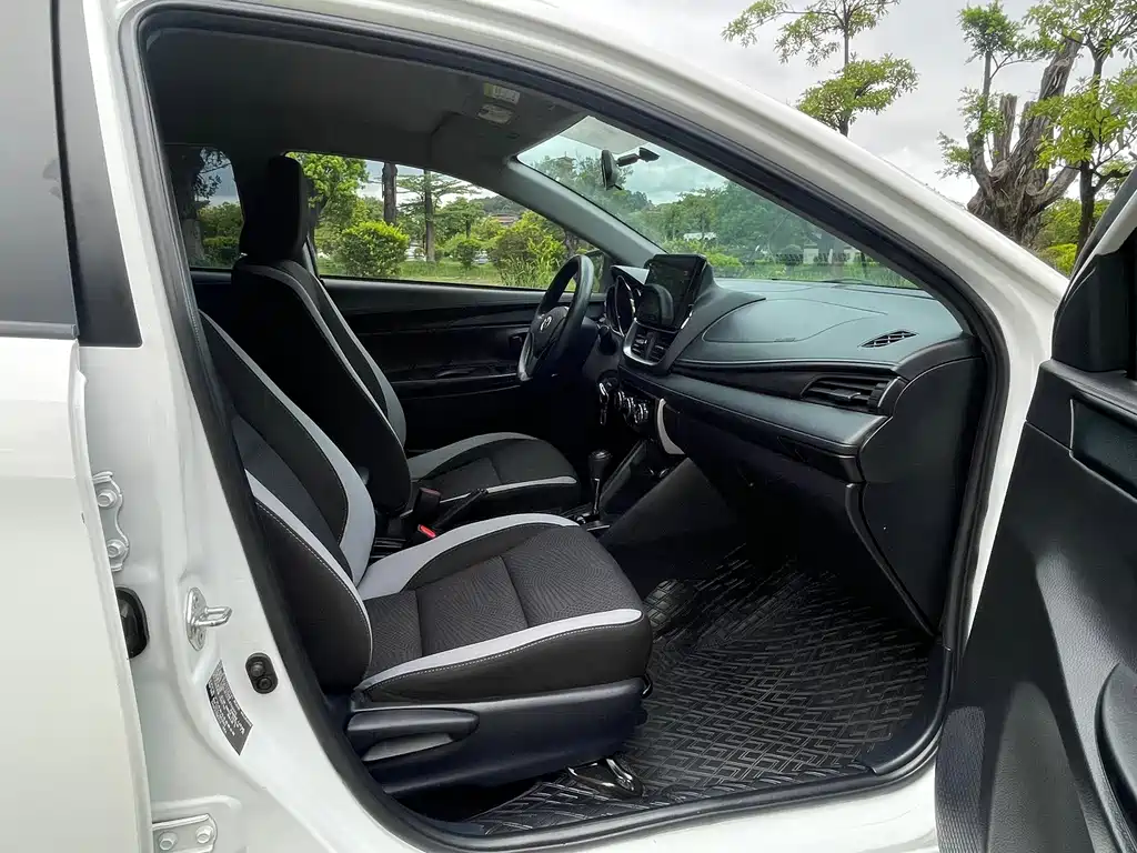 Toyota Yaris L 2020 — фото 15