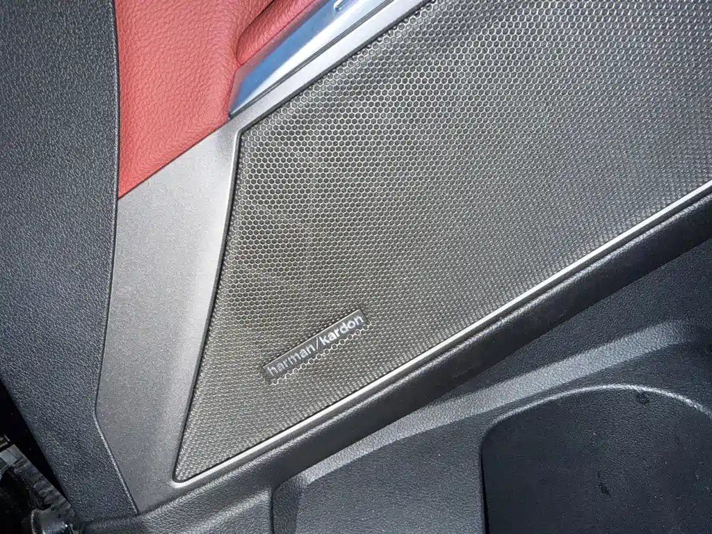 BMW 3 Series 2023 — фото 14