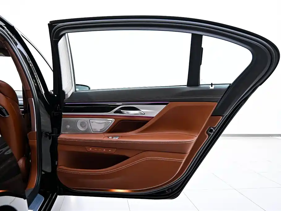 BMW 7 Series 2019 — фото 16