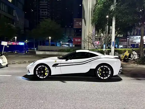 Ferrari California T 2013