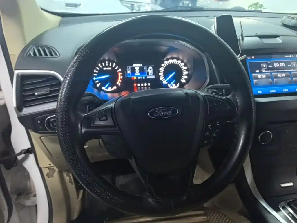 Ford Edge 2017 — фото 11