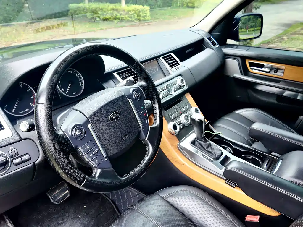 Land Rover Range Rover Sport 2011 — фото 40