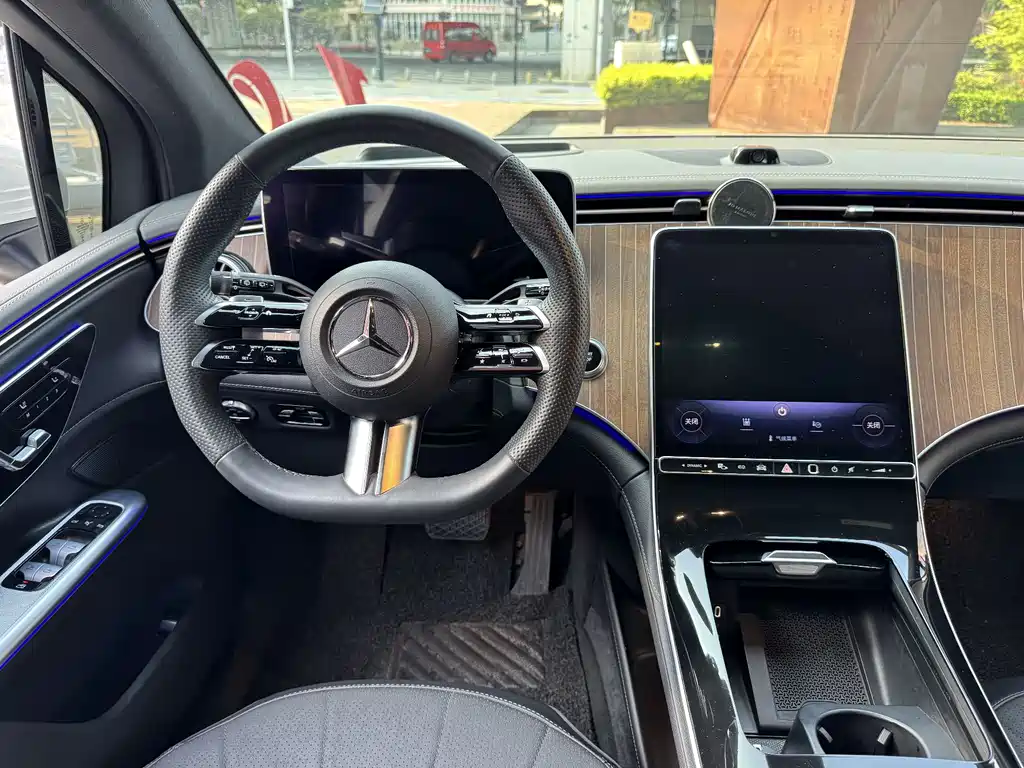 Mercedes-Benz EQE SUV 2023 — фото 8