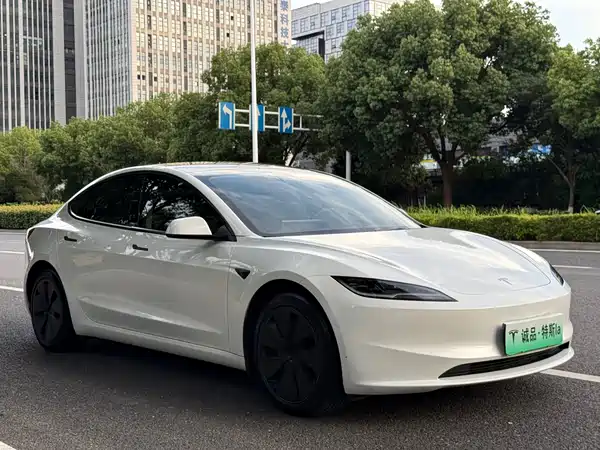 Tesla Model 3 2024