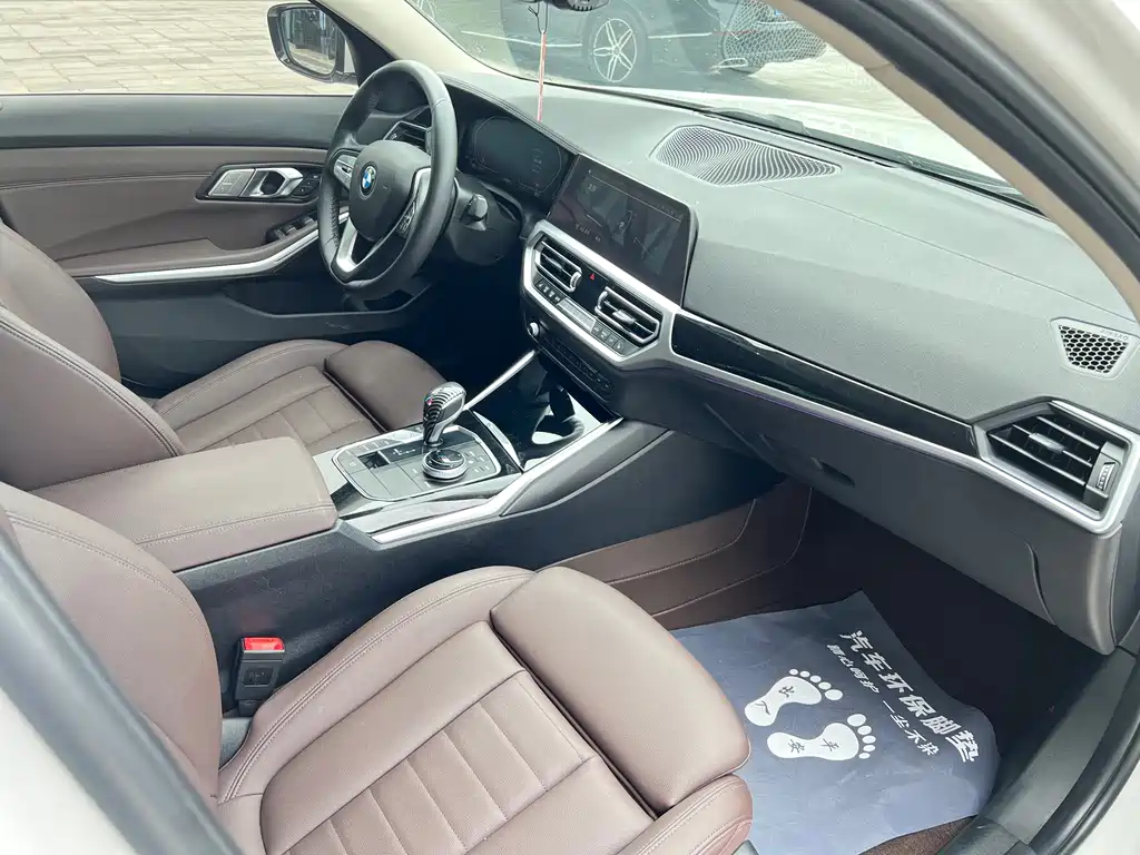 BMW 3 Series 2019 — фото 13