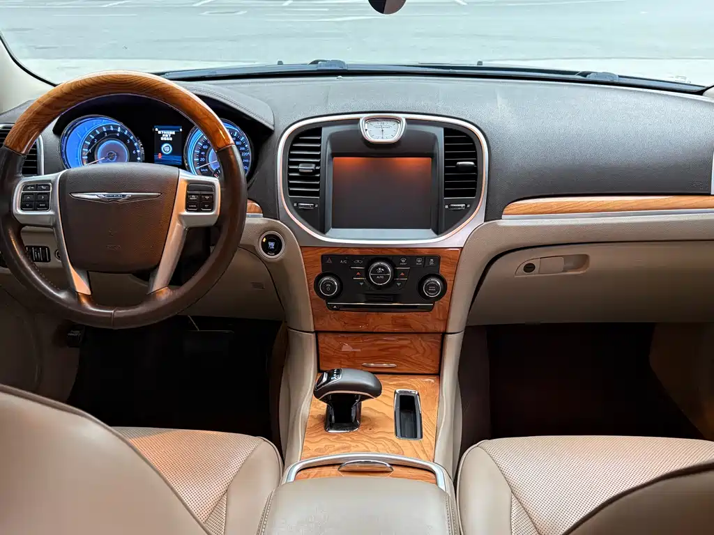 Chrysler 300C 2015 — фото 4